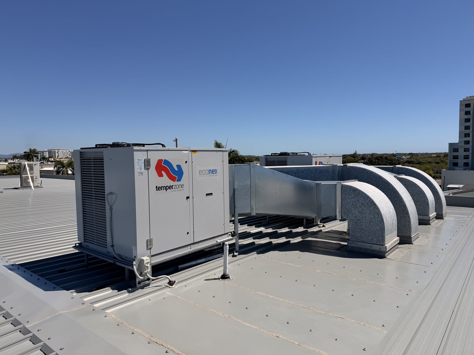 Commercial package air-conditioning equipment and ductwork